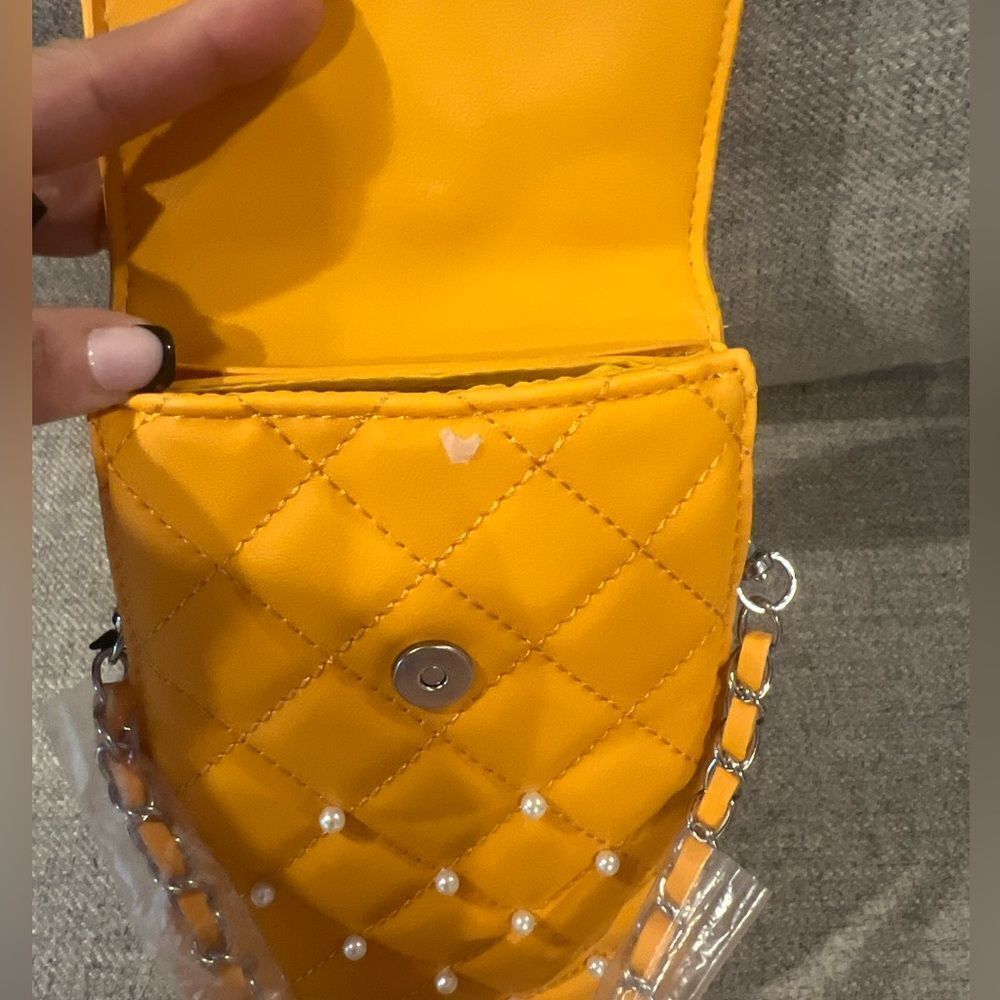 NWT Badgley Mischka women's phone camera bag in yellow with pearl accents - Picture 4 of 8
